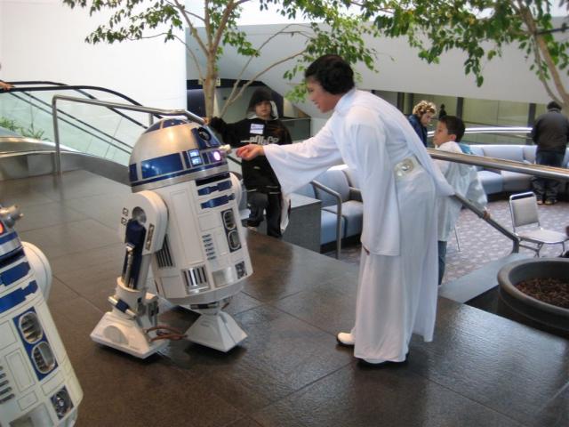 Leia-2 and R2
